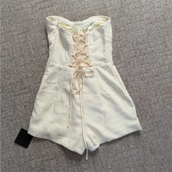 Lulus Expression Cream Jacquard Strapless Bustier Romper NWT Size Small - Picture 4 of 5